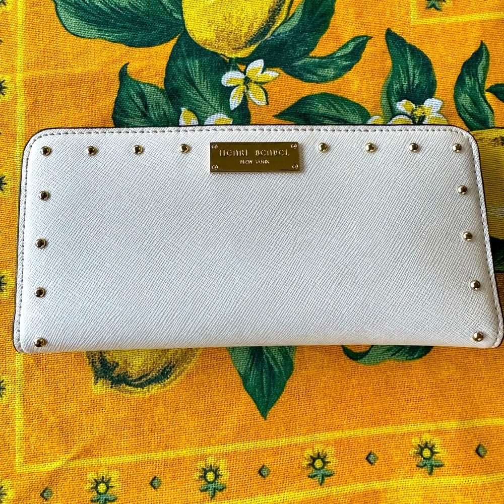 Henri Bendel W57th Single Snap Wallet White with Gold Hardware VGUC